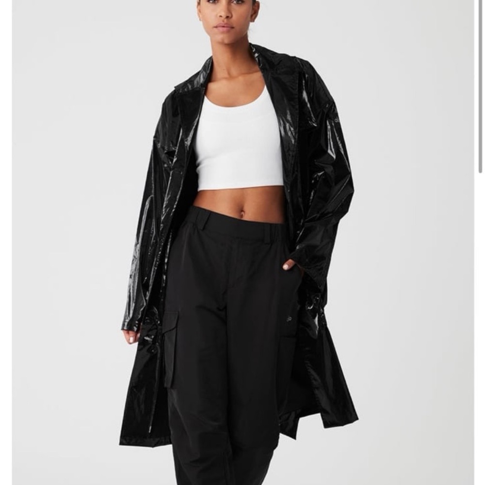 ALO Yoga Metallic Break Line Glossy Trench Coat in black size S